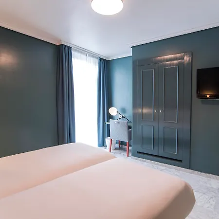 Petit Palace Puerta De Triana Otel
