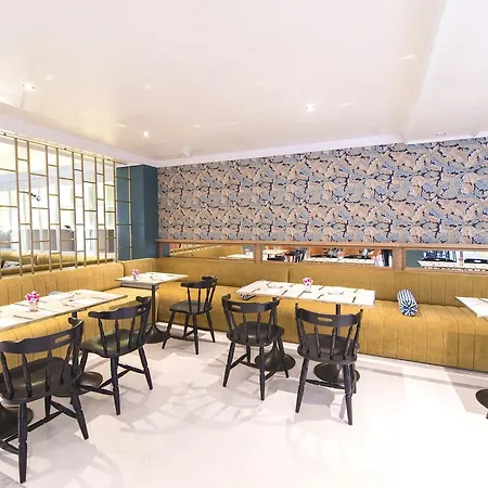 特里亚纳门小宫殿酒店 酒店