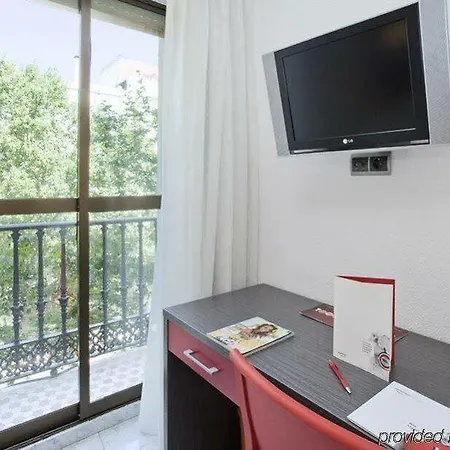 Petit Palace Puerta De Triana Otel 3*