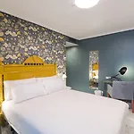 페팃 팔라스 푸에트라 데 트리아나 호텔 3*