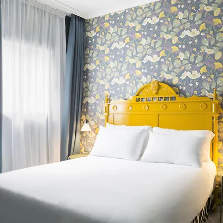 Petit Palace Puerta De Triana Otel 3*
