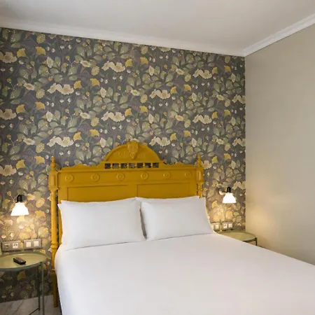 Petit Palace Puerta De Triana Hotel 3*