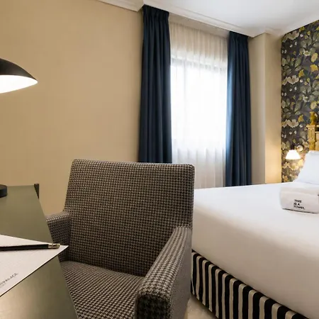 Petit Palace Puerta De Triana 3*