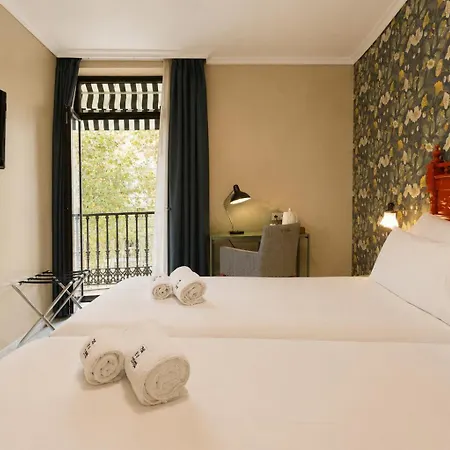 Petit Palace Puerta De Triana Hotel 3*