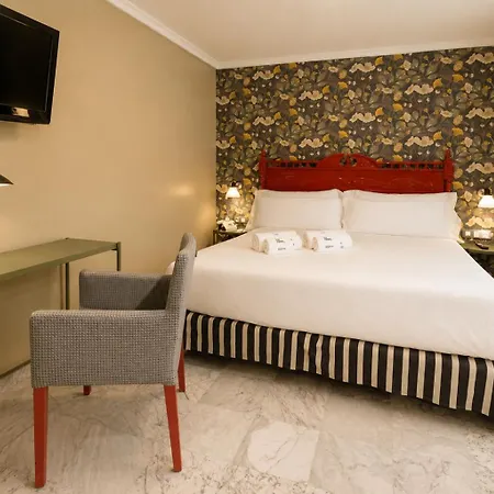 Petit Palace Puerta De Triana Hotel