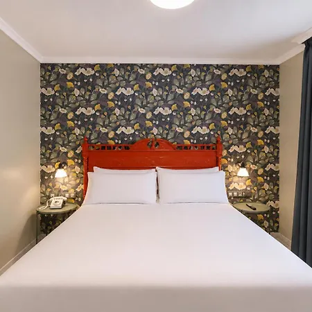 Petit Palace Puerta De Triana Hotel 3*