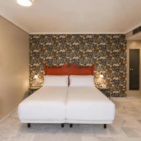 Petit Palace Puerta De Triana Hotel Siviglia