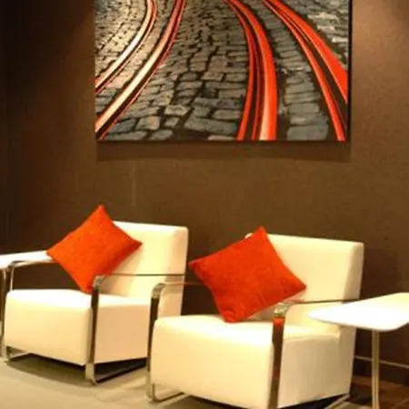 Hotel Petit Palace Puerta De Triana 3*