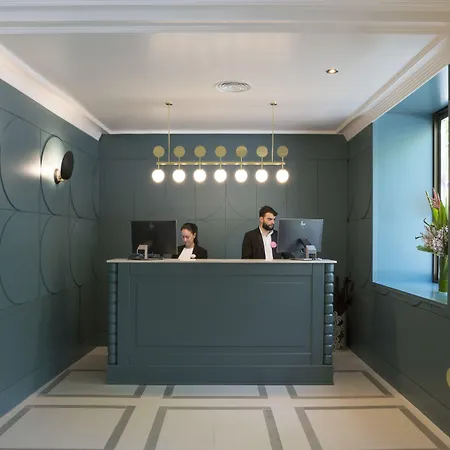 Petit Palace Puerta De Triana Hotel