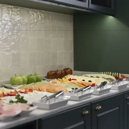 Petit Palace Puerta De Triana 3*